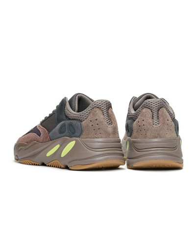 Осенние кроссовки Adidas Yeezy 700 «Mauve»