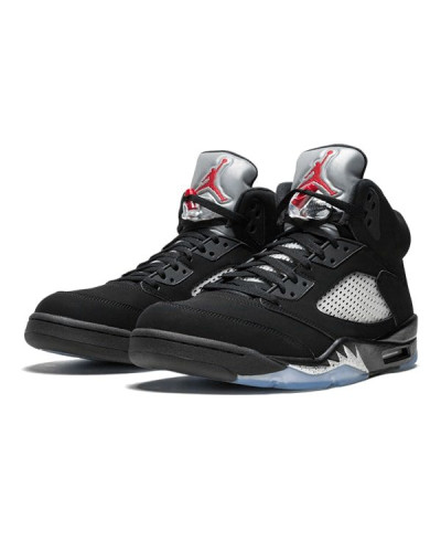 Осенние кроссовки Air Jordan 5 Retro «Black Metallic»