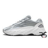 Осенние кроссовки Adidas Yeezy Boost 700 V2 «Static»